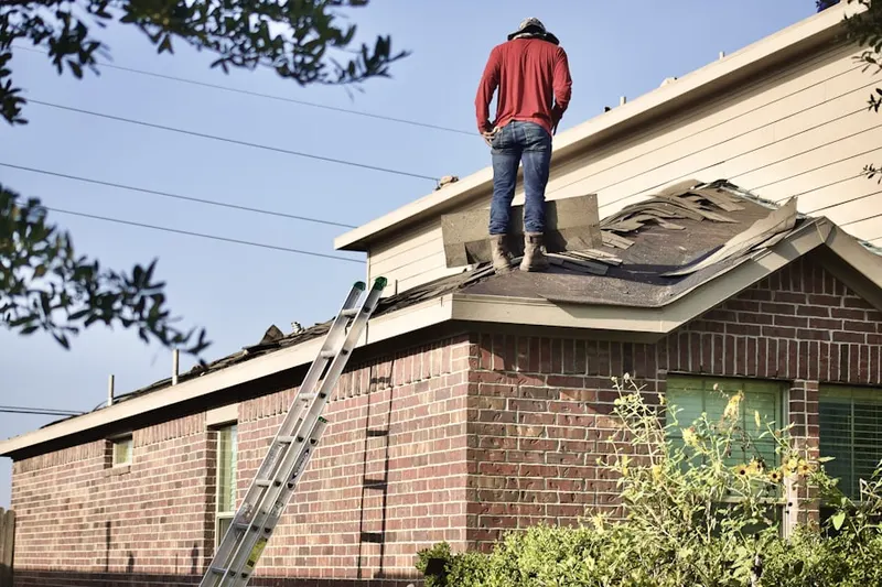 Professional roofer working on a residential roof in Leinbachs